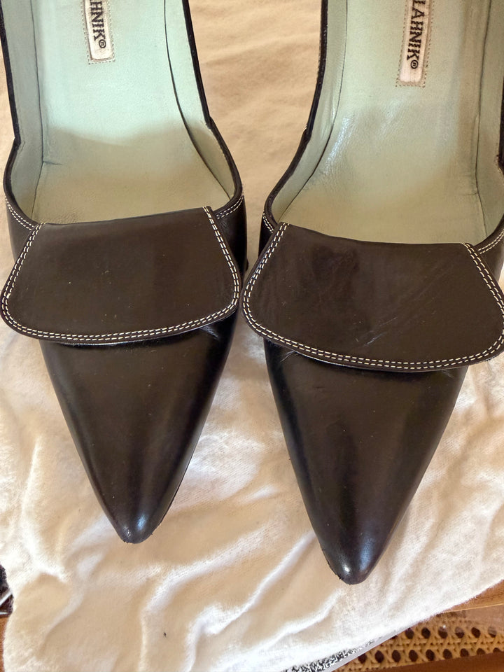 Manolo Blahnik Black Leather Pointed Toe Pumps 38.5