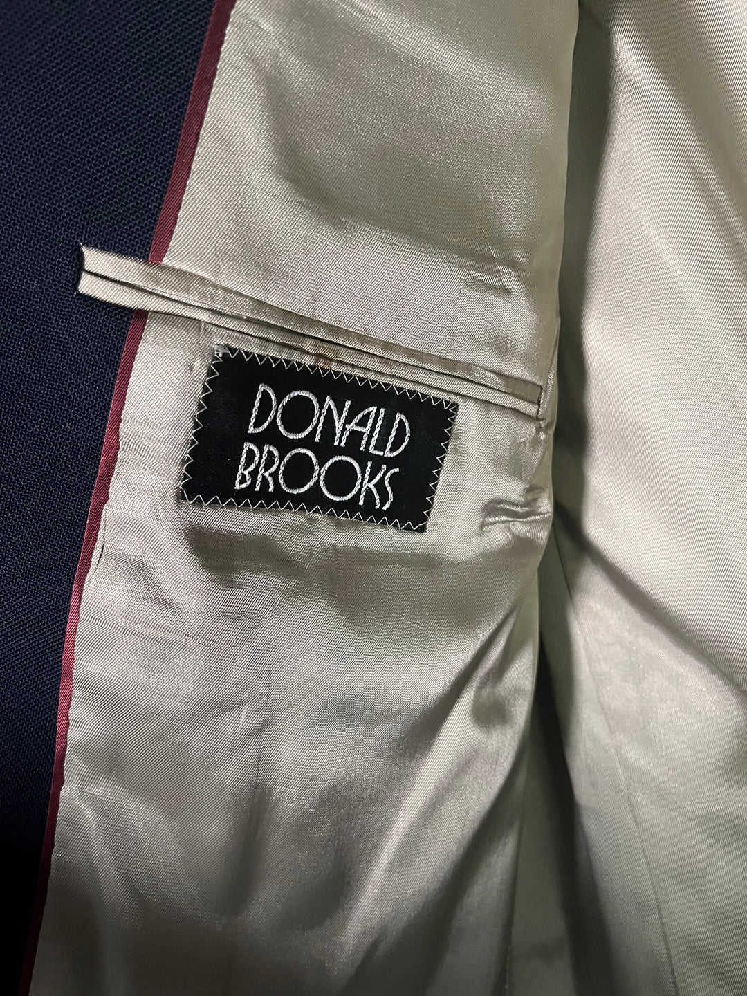 Vintage Men's Dark Blue Suit Jacket Size XL Donald Brooks