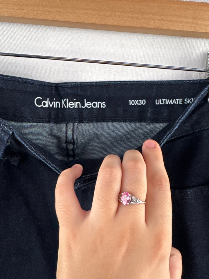 Women’s Calvin Klein Size 10x30 Dark Blue Skinny Jeans