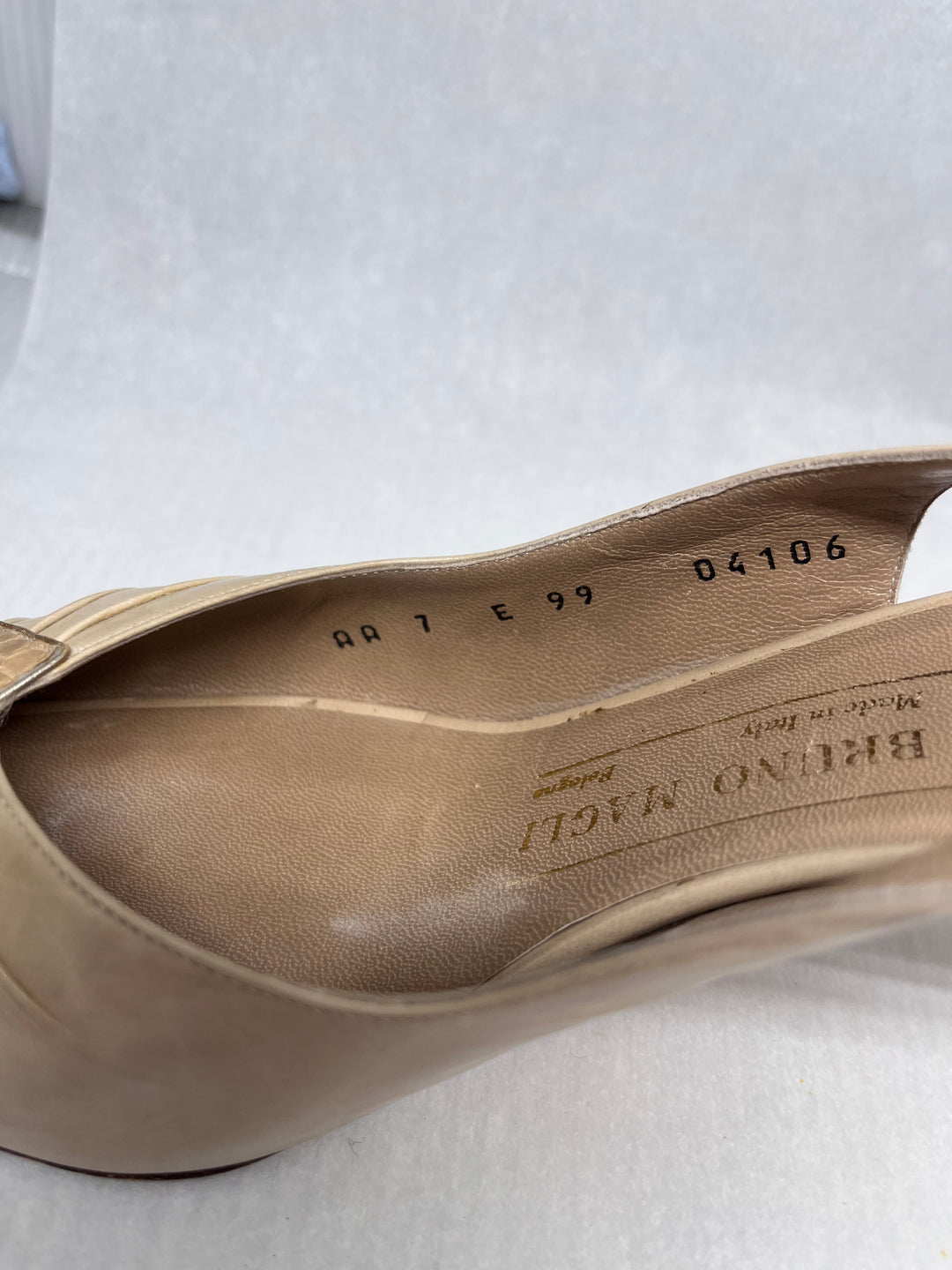 Vintage Bruno Magli Made in Italy Leather Cream Peep Toe Slingback Heels Size 7