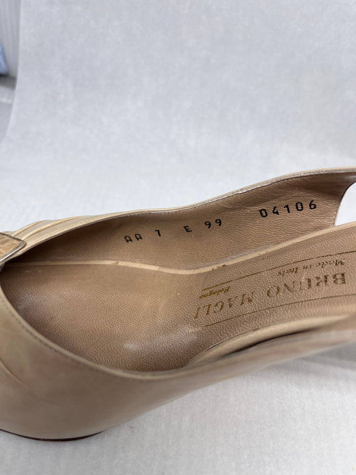 Vintage Bruno Magli Made in Italy Leather Cream Peep Toe Slingback Heels Size 7
