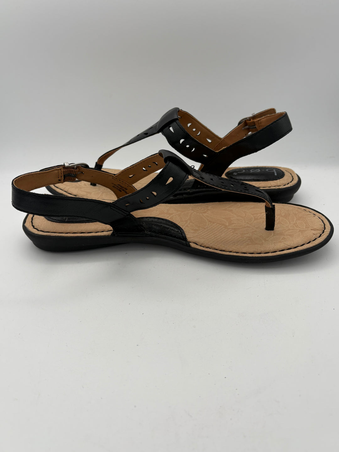 Women’s B.O.C Size 8 Black Leather Thong Sandals