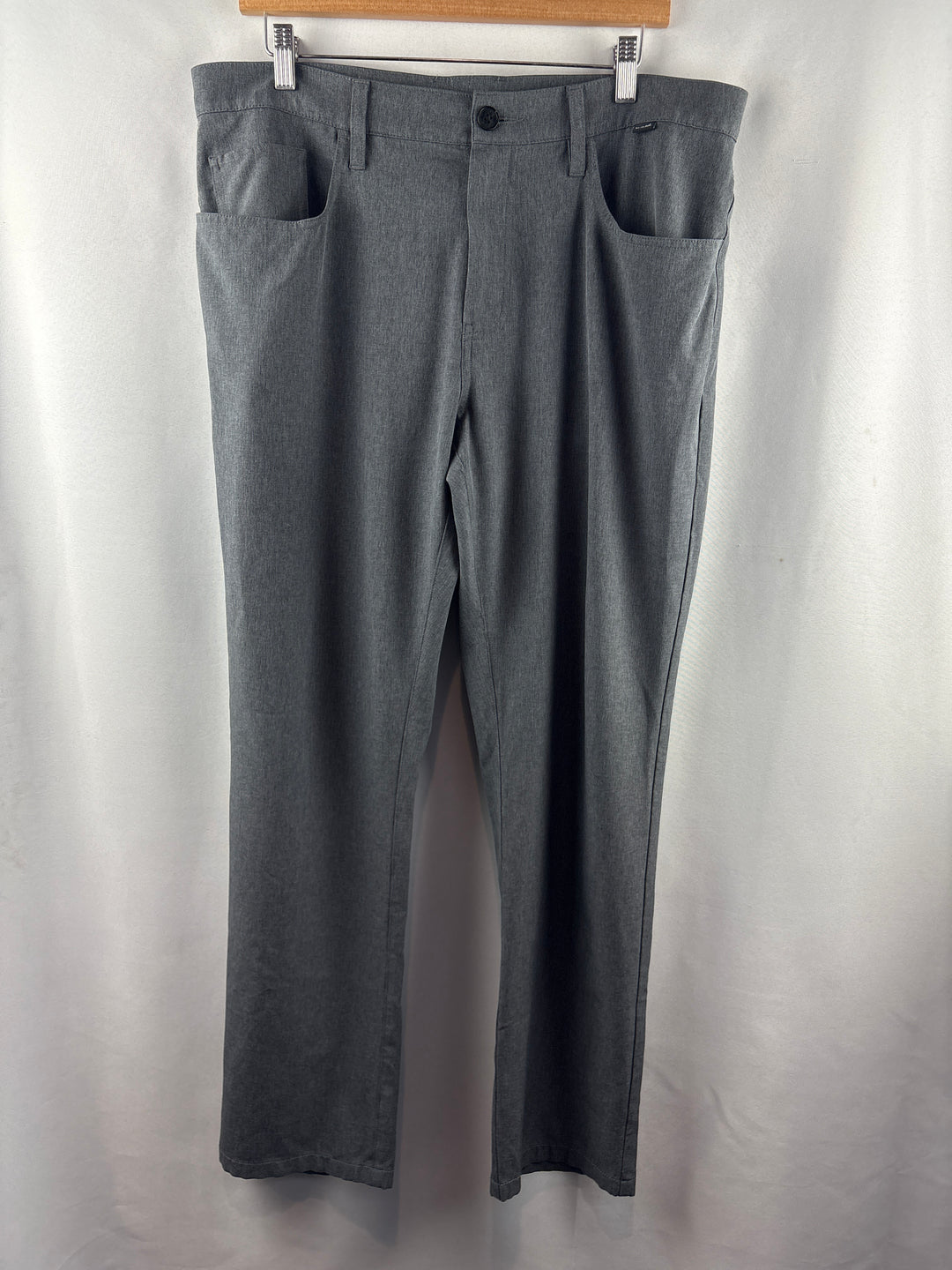 Men’s Travis Mathew Size 36 Stone Gray Golf Pants