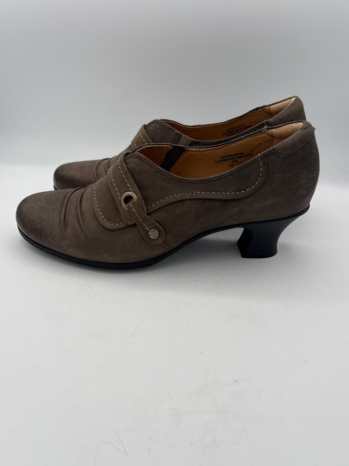 Women’s Earth Size 9 Taupe Leather Oxford Heels