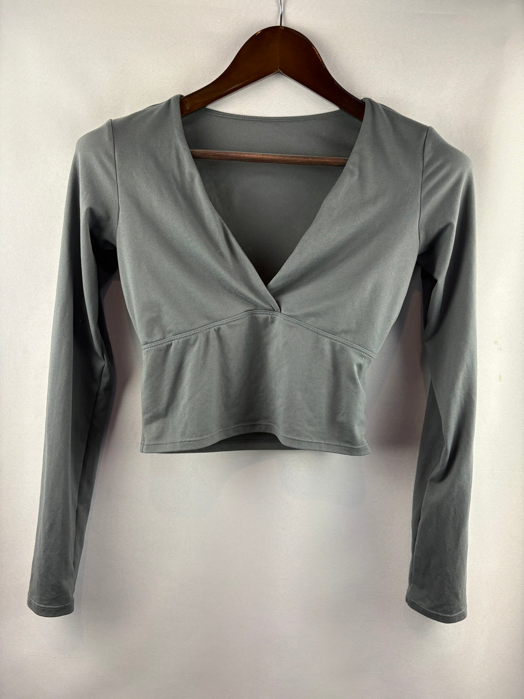Women’s Halara Large Stone Gray Cropped Long Sleeve