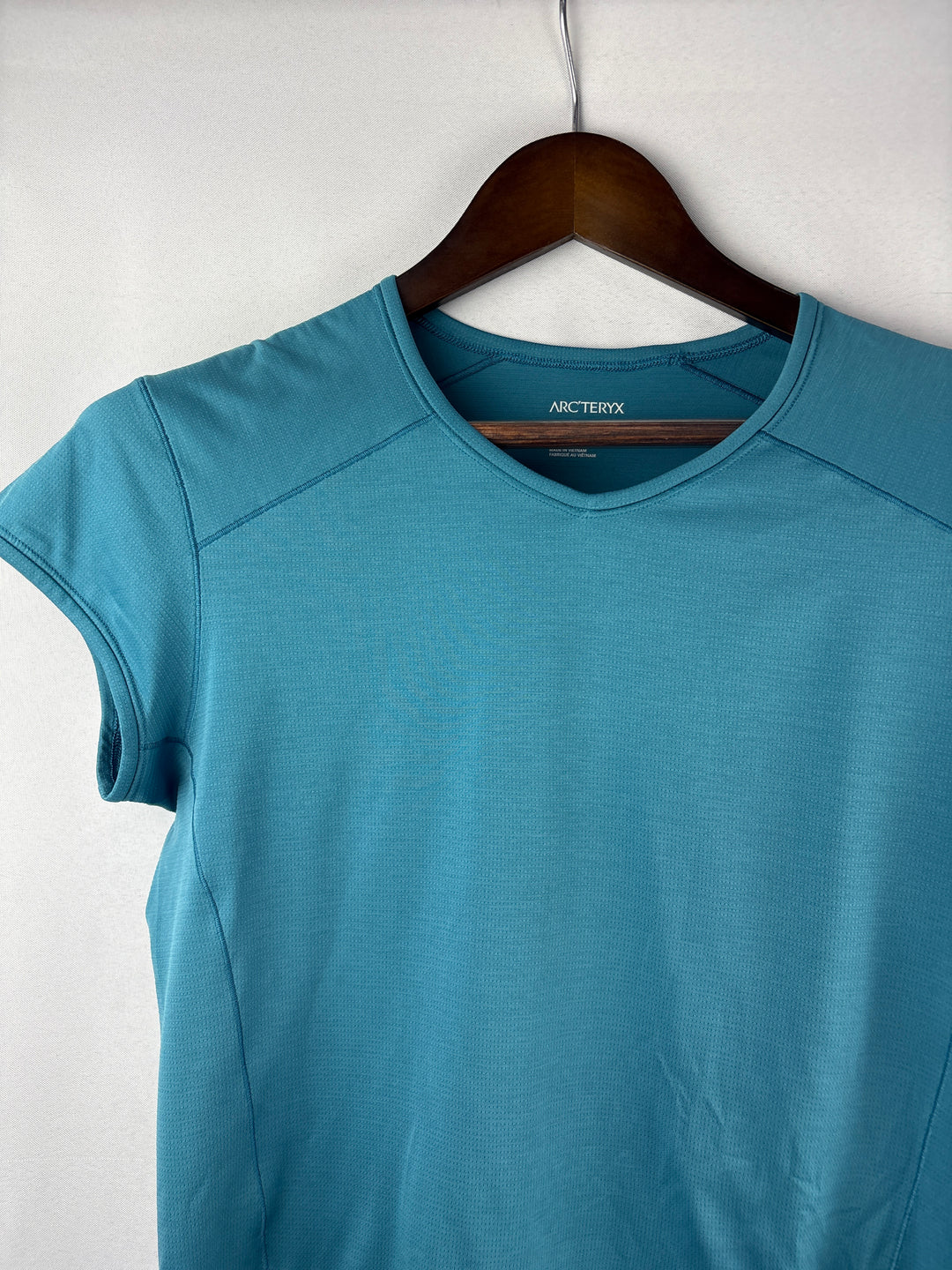 Women’s Arc’Teryx Small Grayish Blue Sports T-Shirt