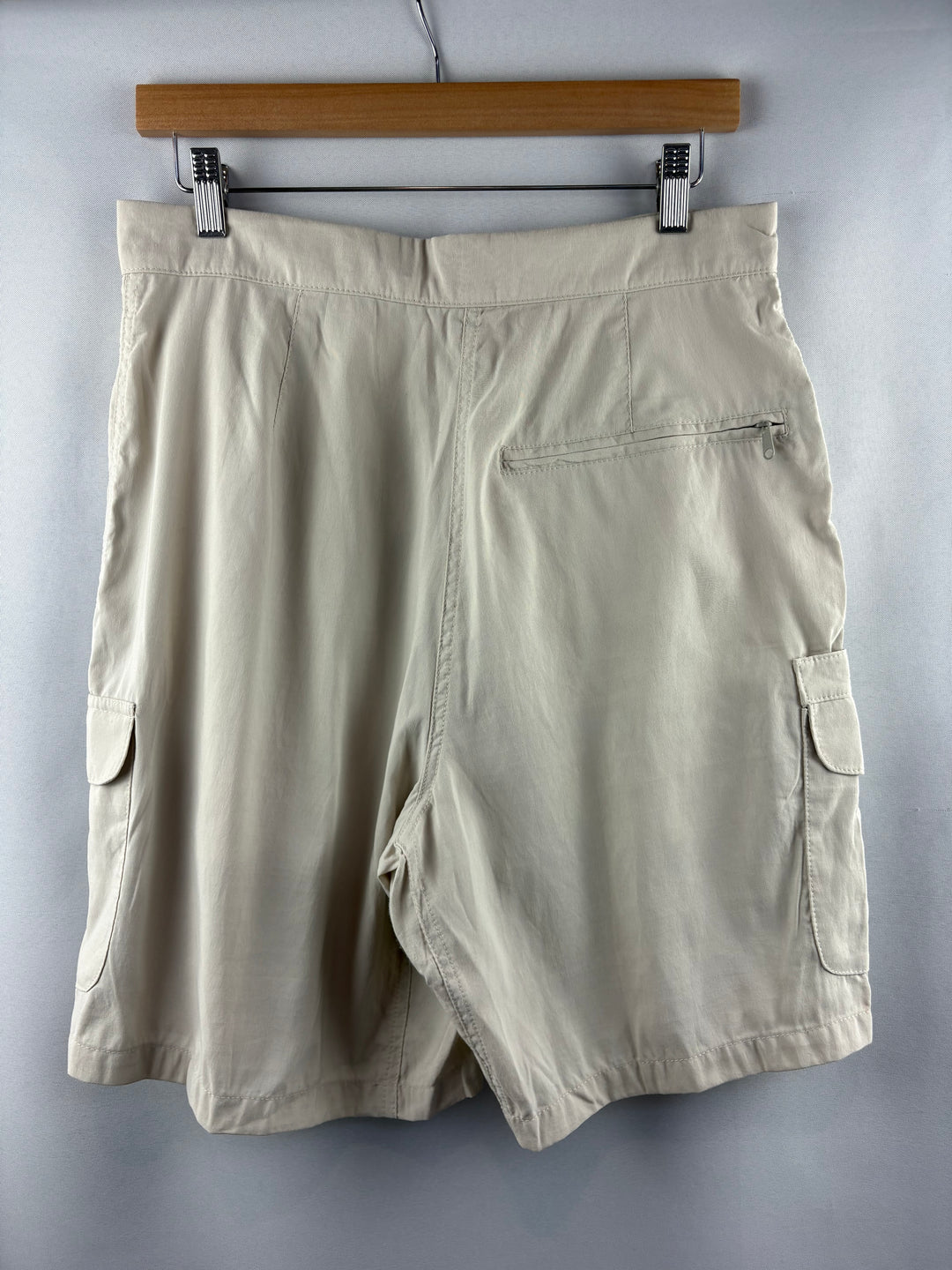Women’s Sierra Designs Size 12 Khaki Cargo Shorts