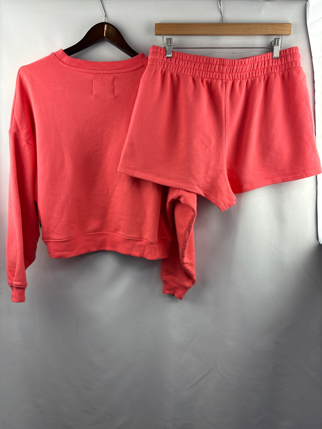 Women’s GAP Medium Salmon Minnie Mouse Crewneck/Short Set