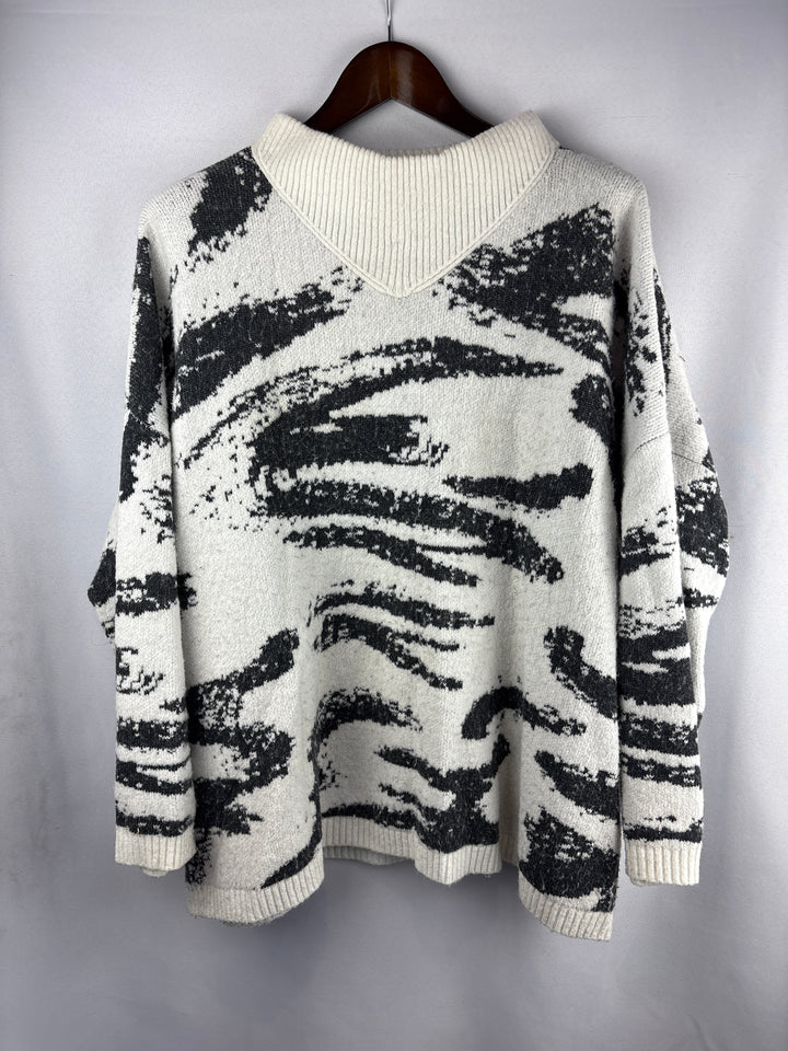 Women’s Ulla Popken Size 20/22 Black &amp; Cream Patterned Sweater
