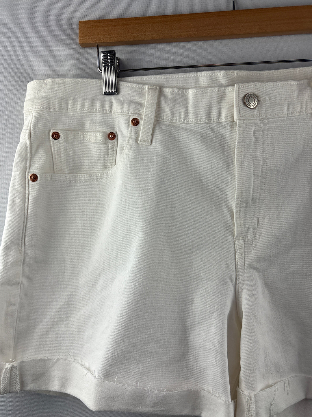 Women’s GAP Size 16 White Mid Rise Denim Shorts