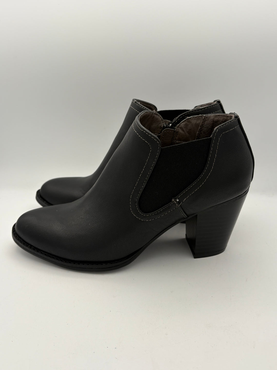 Women’s Eüro Soft Size 8 Black Leather Ankle Boots