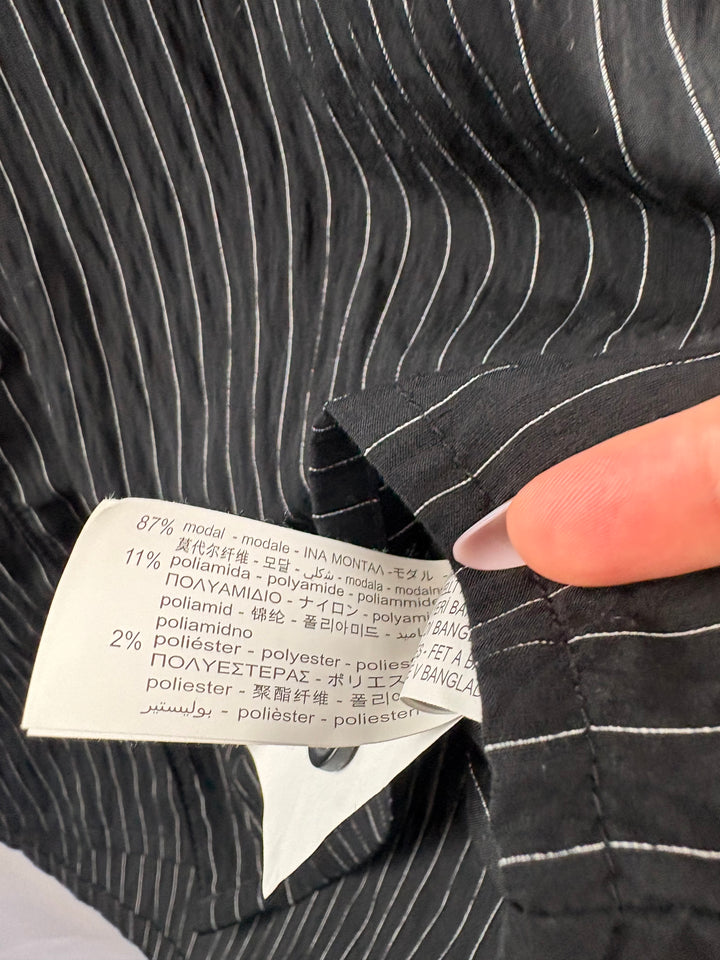 Women’s Zara Medium Black w/ White Stripes Button Up