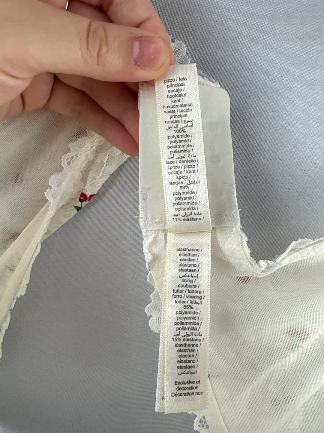 Women’s SKIMS Size 38D Lace Cream Cherry Patterned Bra