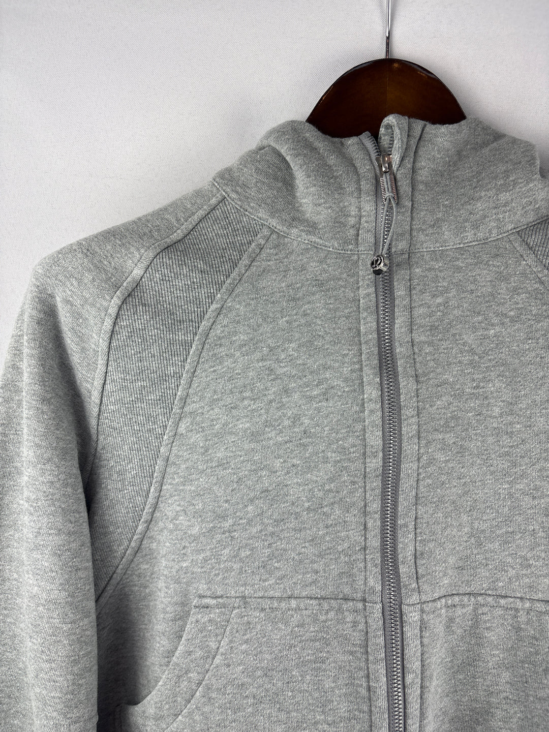 Women’s LuluLemon M/L Light Gray Cropped Zip Hoodie