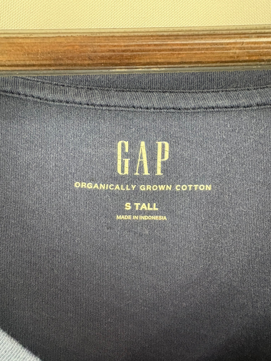 Women’s GAP Small Tall Grayish Blue V-Neck T-Shirt