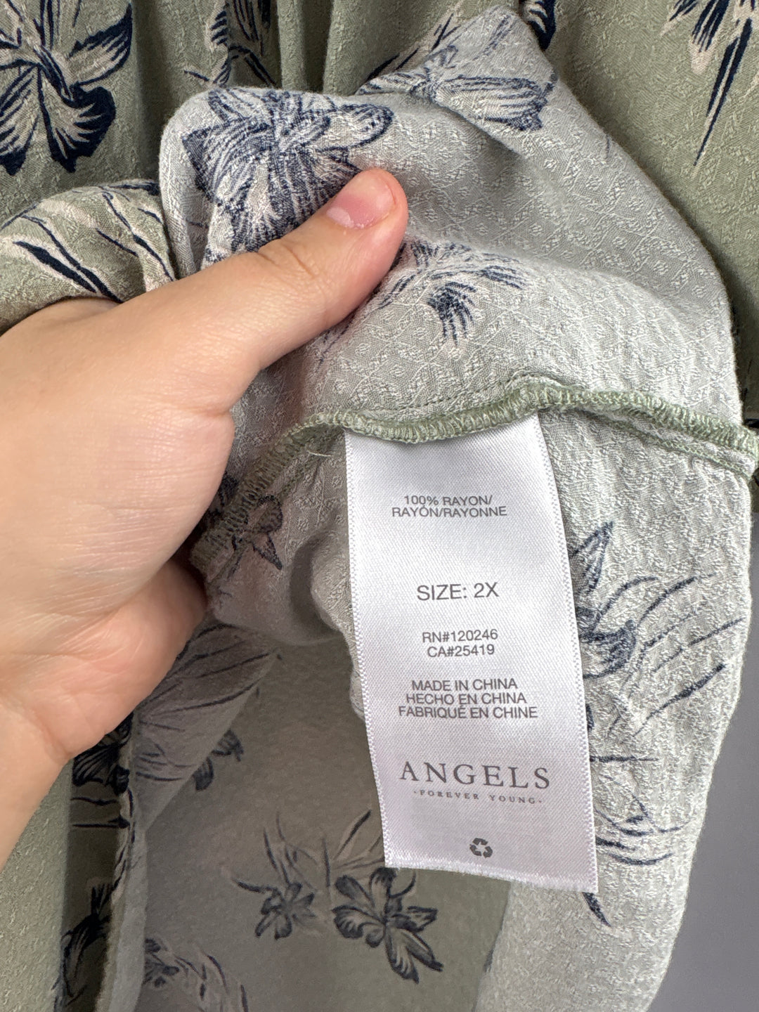 Women’s Angels Size 2X Pale Green Floral Short Sleeve Blouse