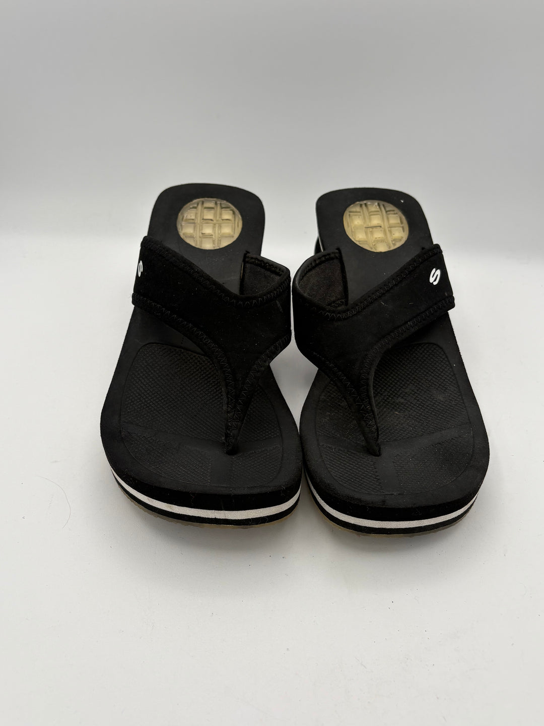 Women Somethin’ Else Skechers Size 8 Black Thong Heels