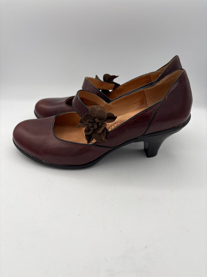 Women’s Söfft Size 8.5 Orangey Brown Leather Dance Shoes