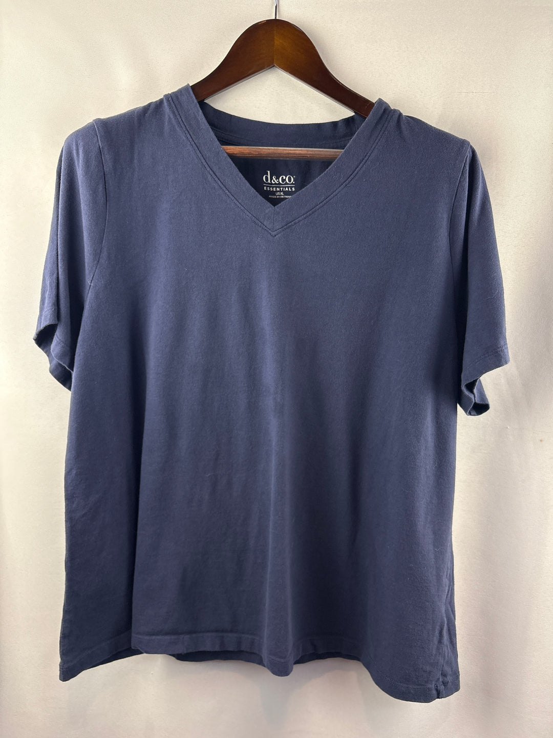 Women’s D&amp;Co XL Navy Blue V-Neck T-Shirt