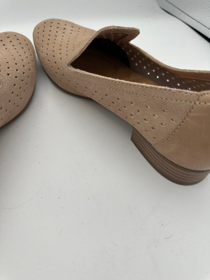 Women’s Clark’s Microsuede Low Heel Flats Size 9.5