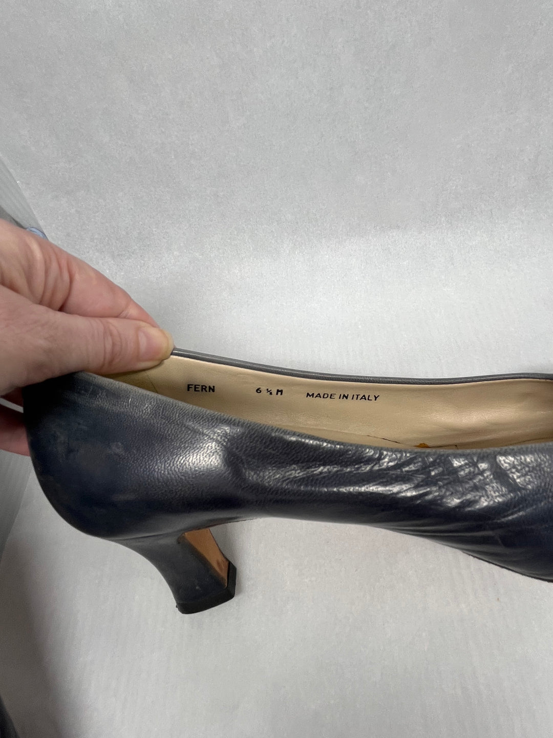 Vintage Bally Navy Blue Leather Pumps Made in Italy Size 6.5