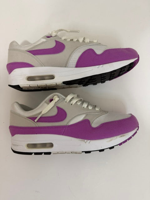 Nike Air Max 1 &