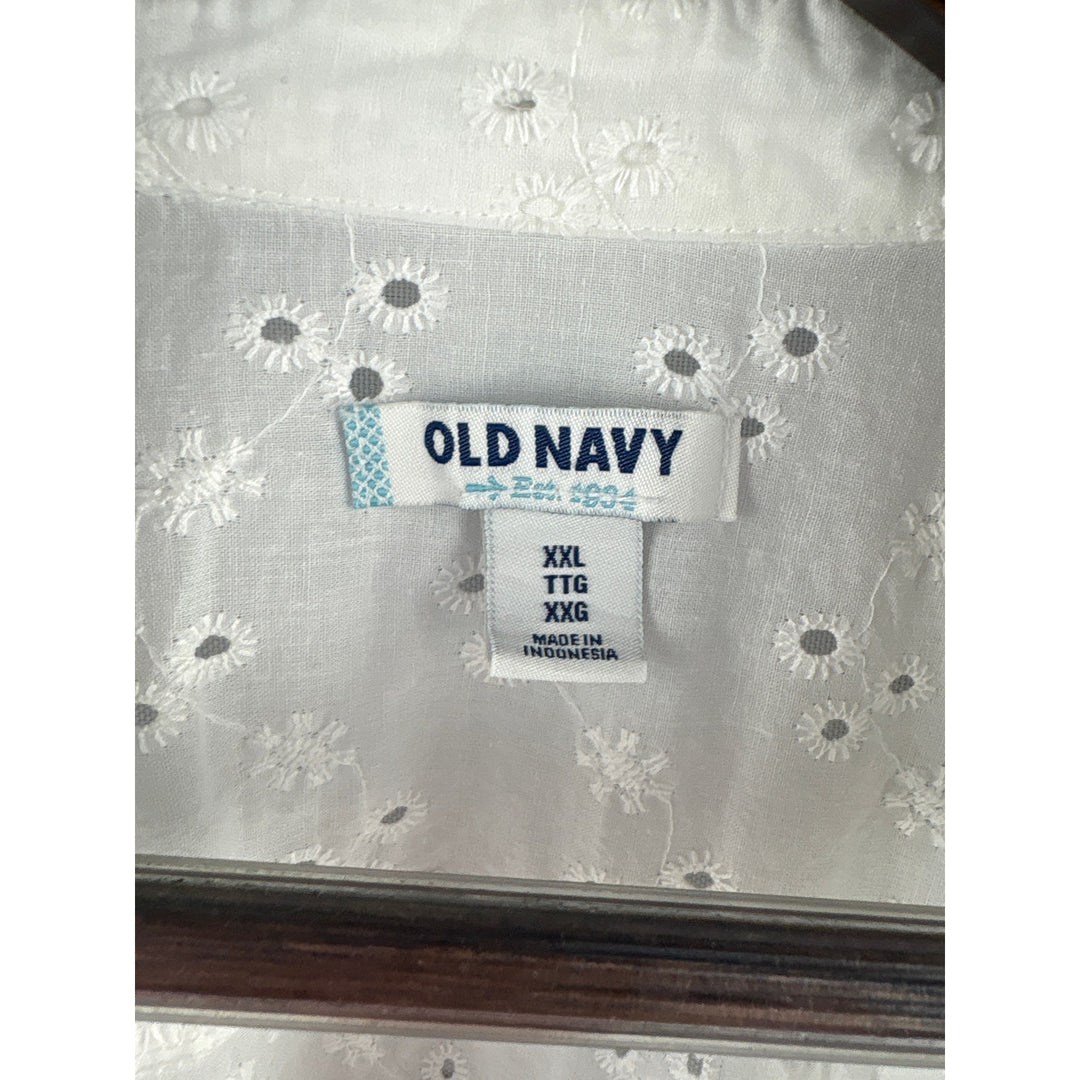 Women’s Old Navy XXL White Floral Embroidered Button Up