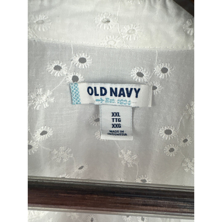 Women’s Old Navy XXL White Floral Embroidered Button Up