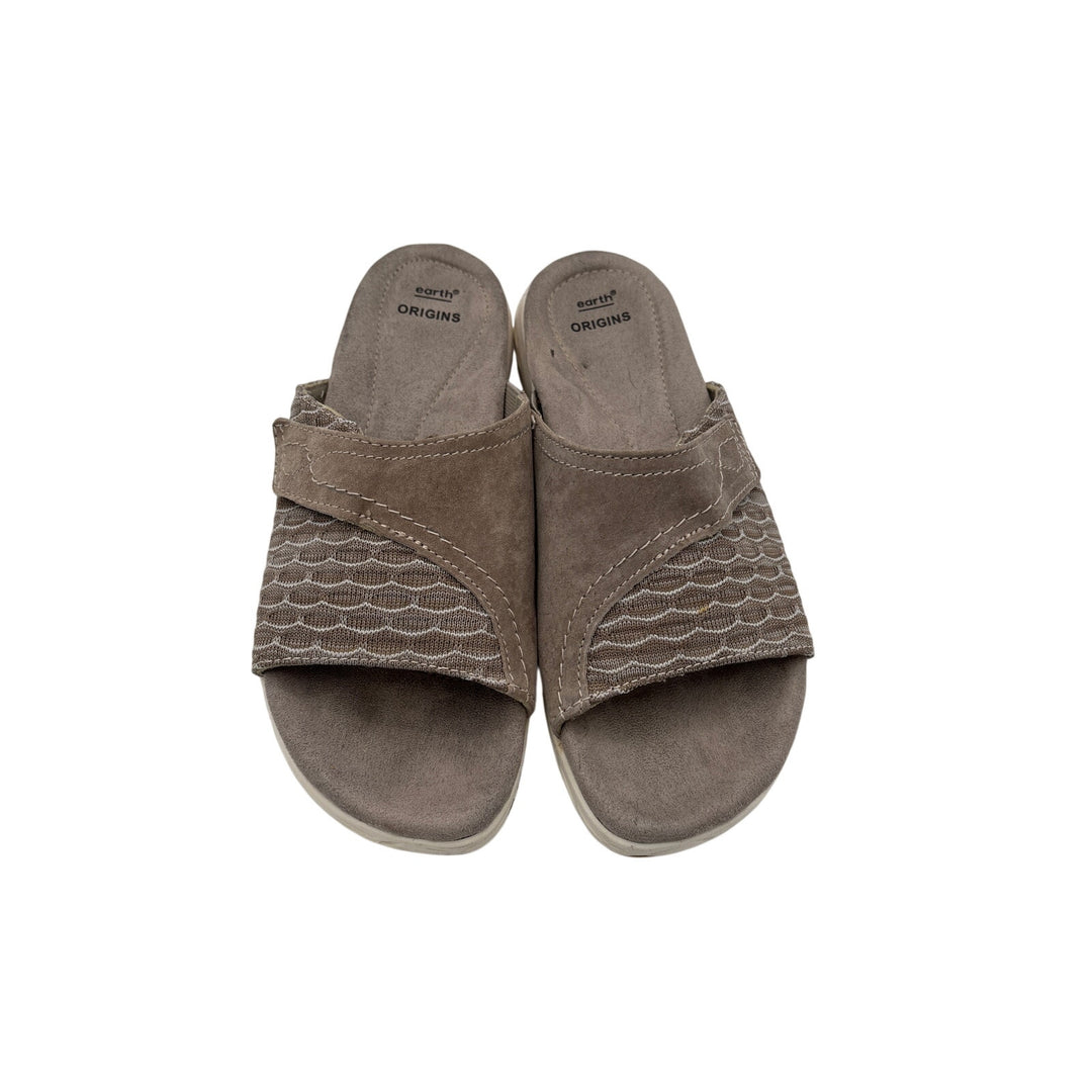 Women’s Earth Size 8.5 Beige Slip On Sandals