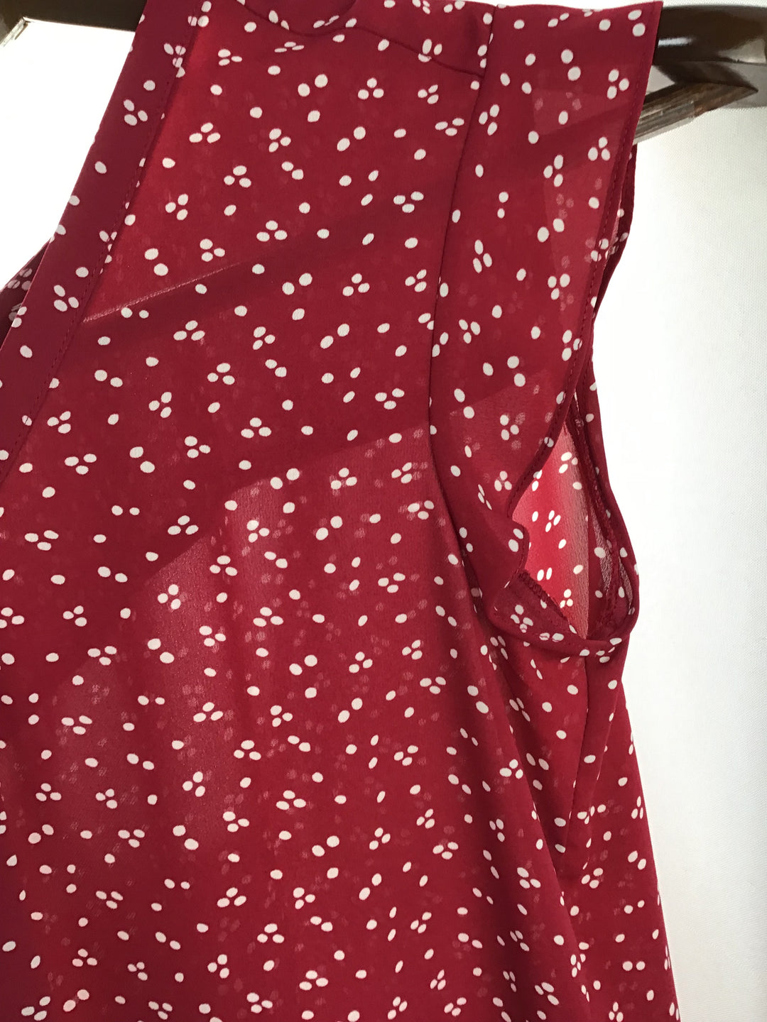 Women’s Fun 2 Fun Red V-Neck Sleeveless Blouse Size S