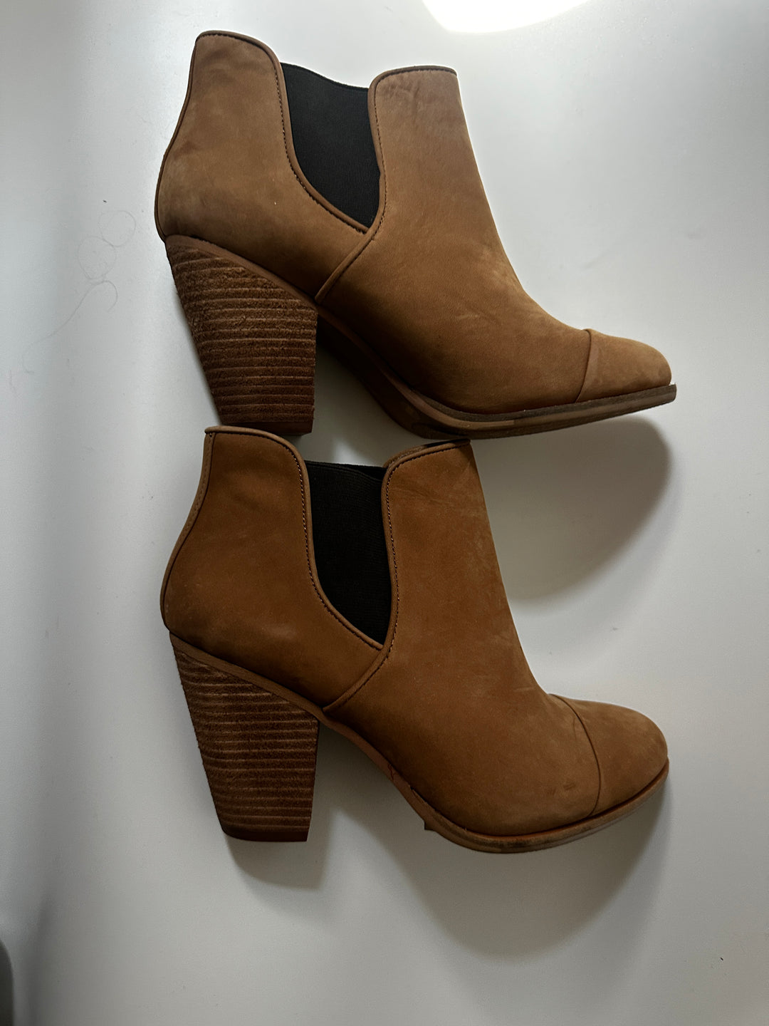 Vince Camuto VC Hame Tan Nubuck Leather Chelsea Ankle Boots Block Heel