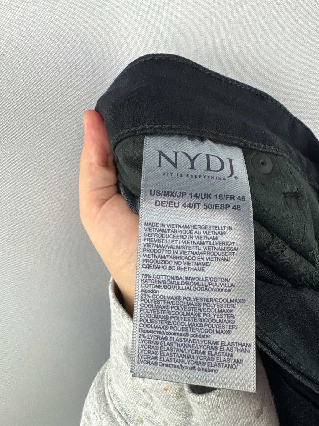 Women’s NYDJ Size 14 Black Denim Capri Pants