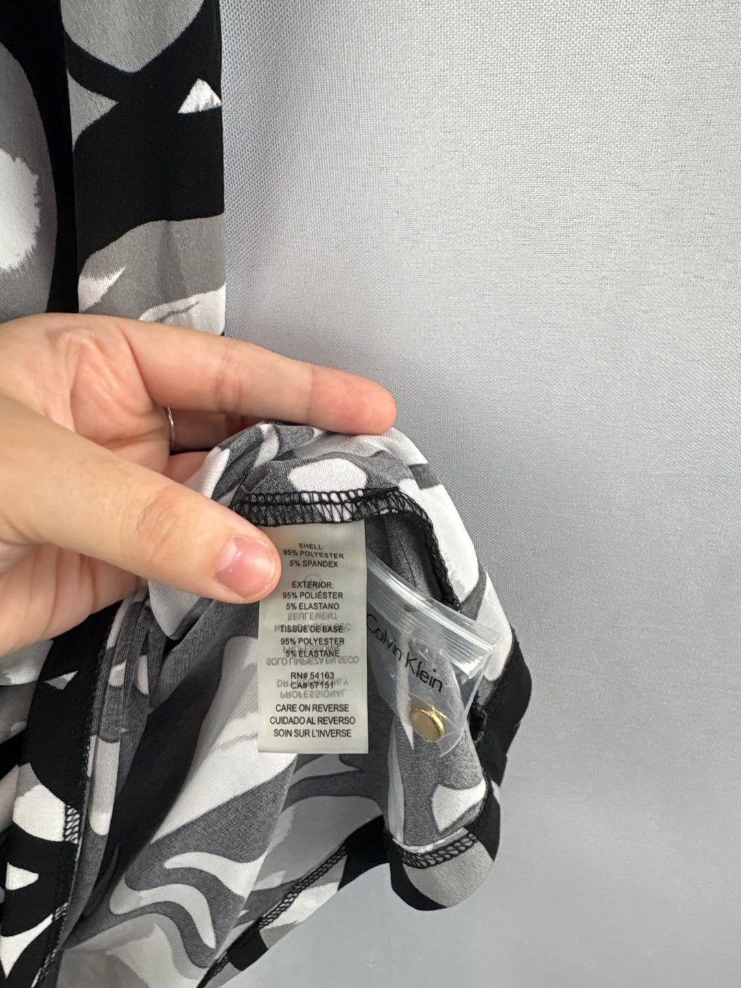 Women’s Calvin Klein Small Black, Gray, White Sleeveless Blouse