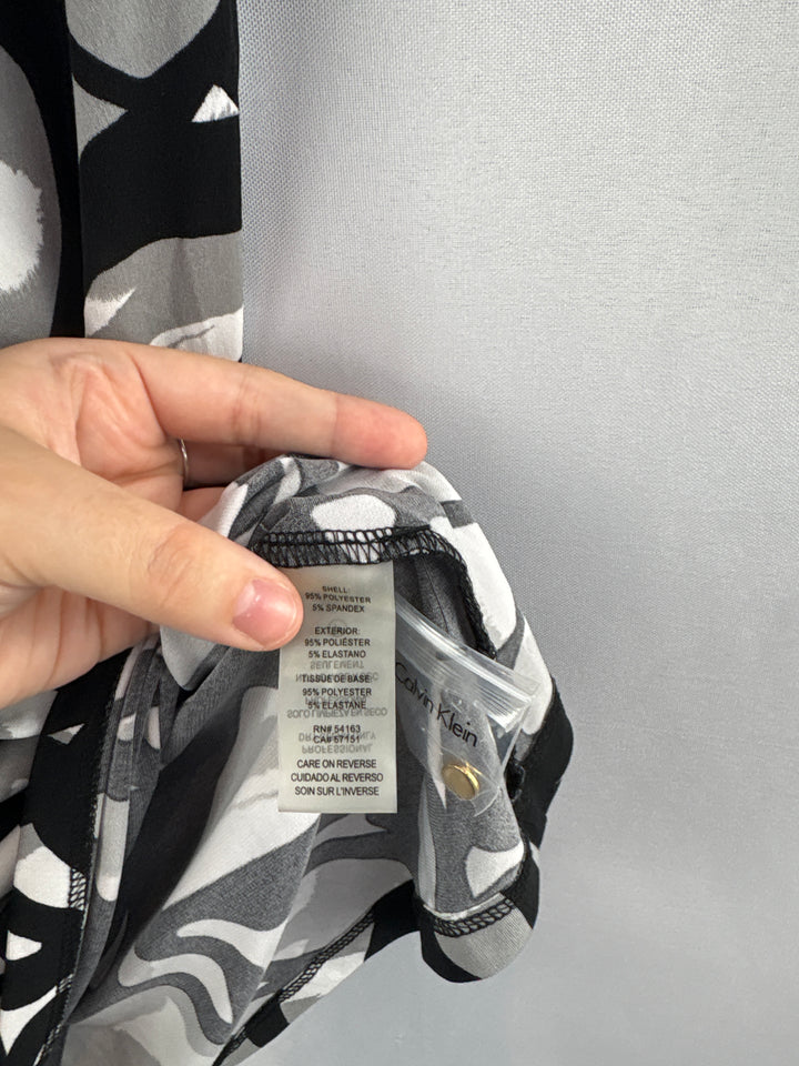 Women’s Calvin Klein Small Black, Gray, White Sleeveless Blouse