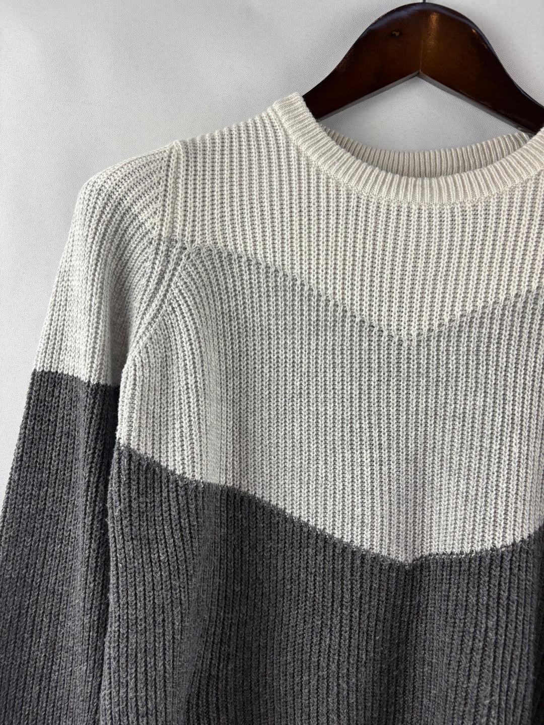 Women’s Design History Petite Small Gray & Cream Colorblock Sweater