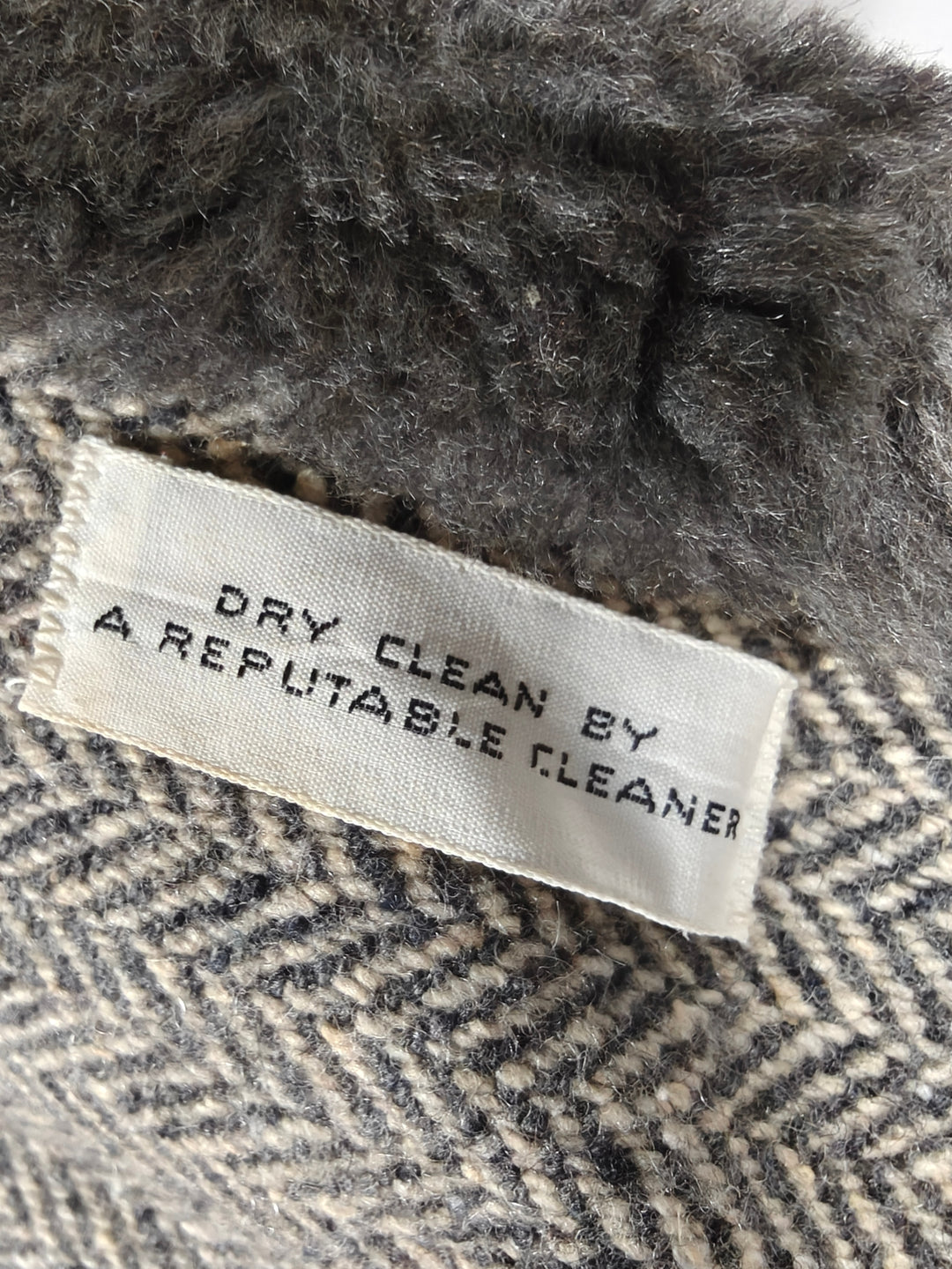 Mens Aberdeen Herringbone Tweed Coat Gray Brown Faux Fur Collar Size Unknown