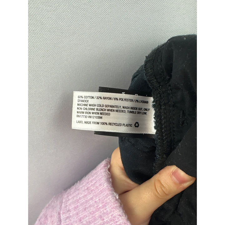 Women’s Universal Thread Size 10 Black Mid-Rise Skinny Jeans