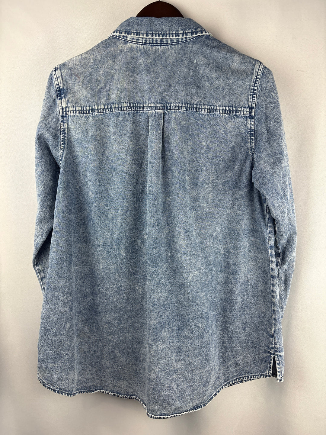 Women’s Joan Rivers Large Pale Blue Denim Button Up