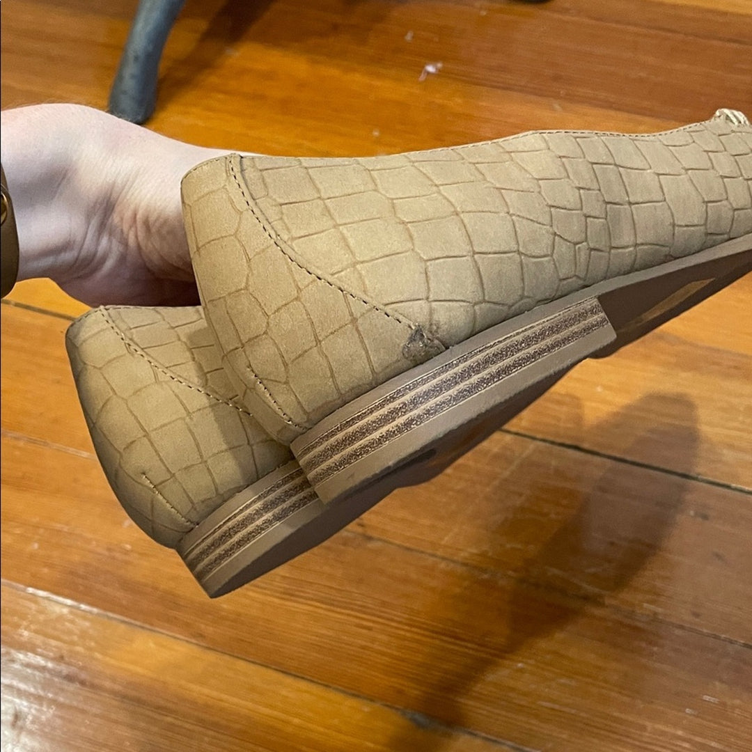 Dolce Vita Island Almond Toe Croc Embossed Loafers Minimalist Academia sz 11