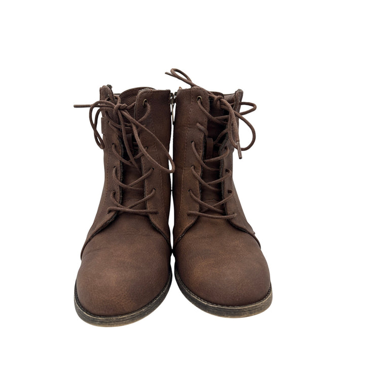 Women’s Daisy Fuentes Size 10 Brown Heeled Ankle Boots