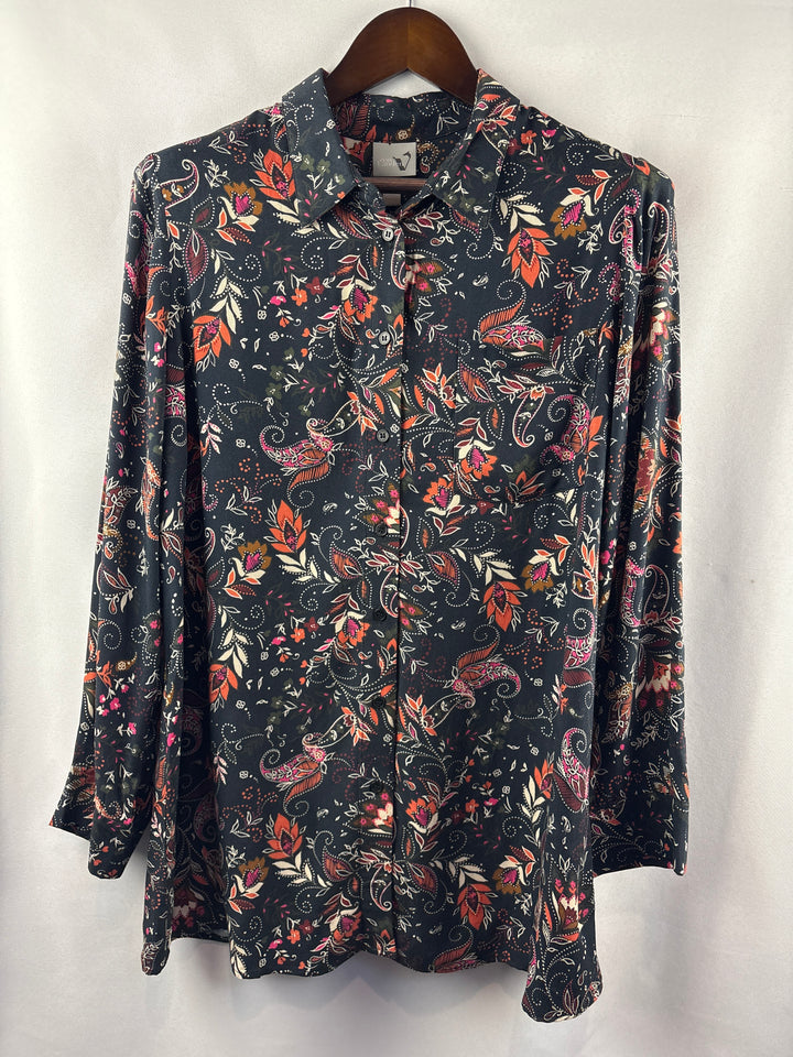 Women’s Von Landen Size 12/14 Navy Paisley Button Up
