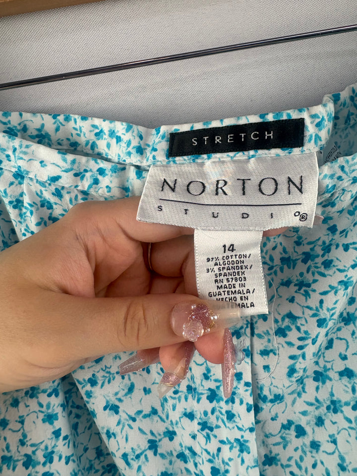 Women’s Norton Studio Size 14 White w/ Blue Florals Capris