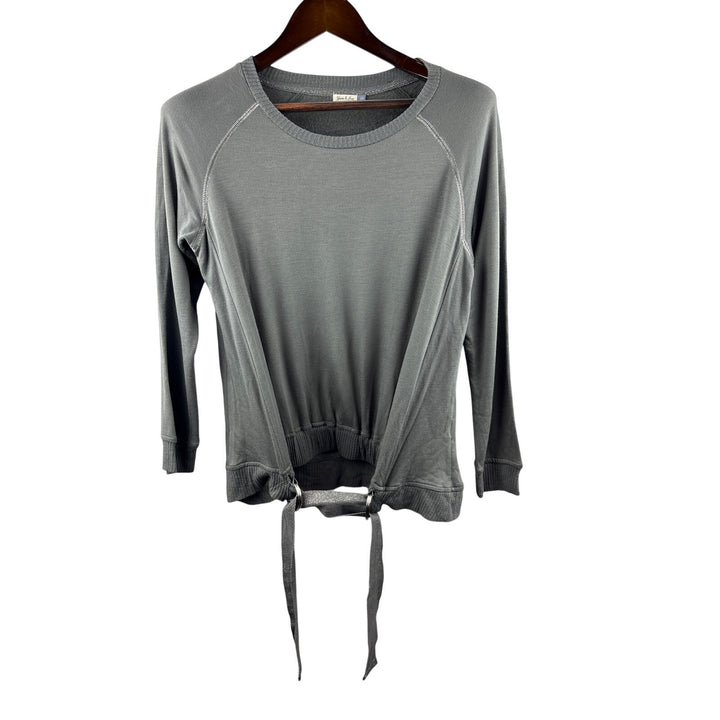 Women’s Yarn & Sea Medium Grey Crewneck w/ Soarkly Built In Belt