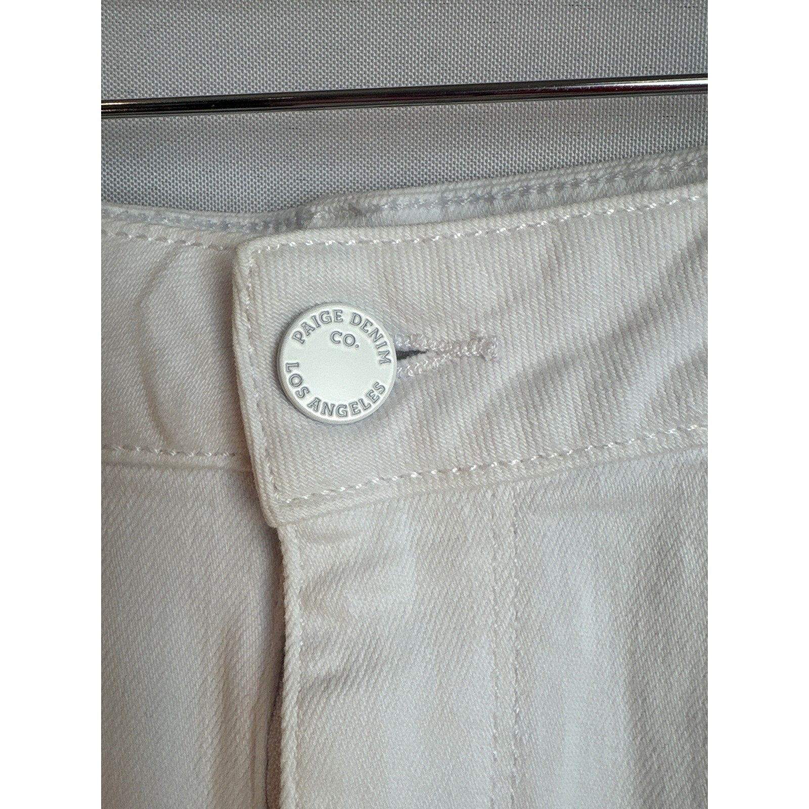 Paige Women’s White Jean Short Shorts Size 29 – Classic Denim Bottoms