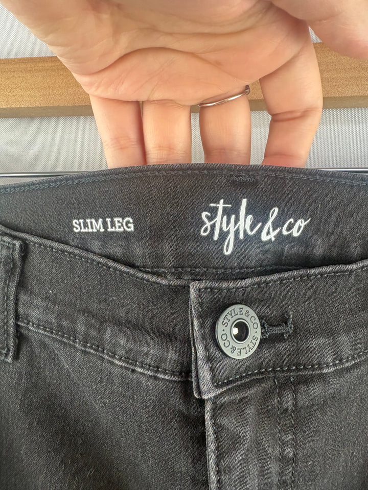 Women’s Style&Co Size 12 Black Slim Leg Jeans