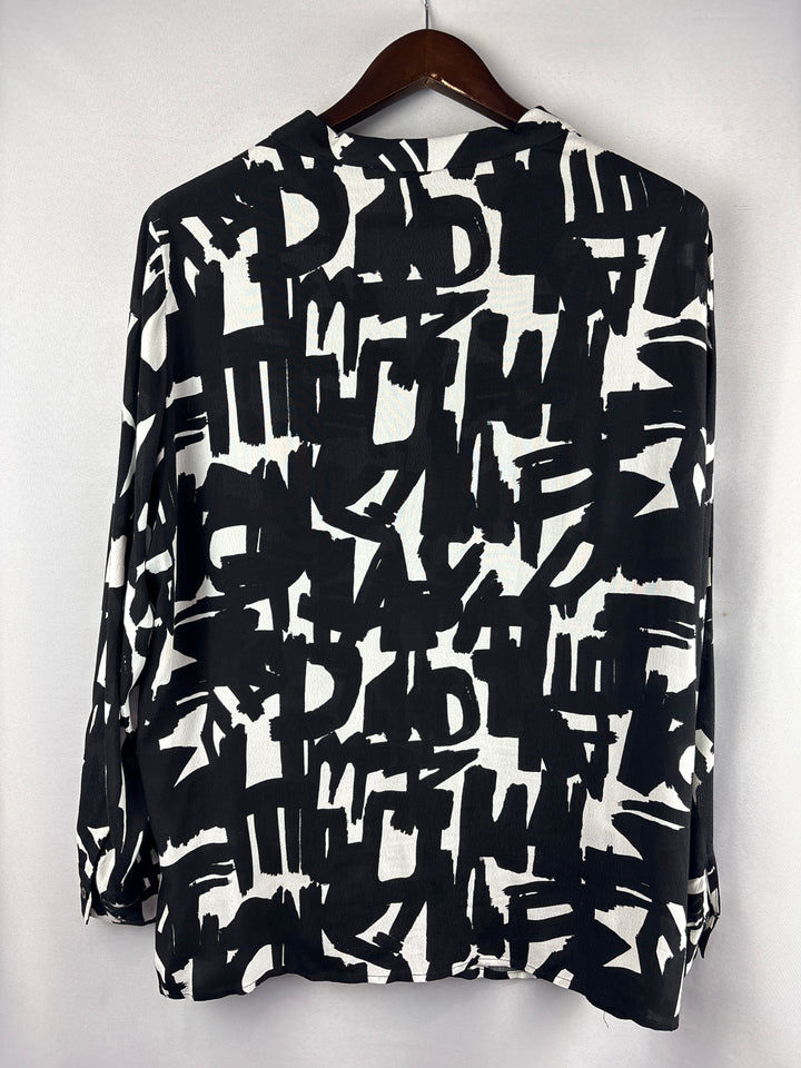 Women’s Ulla Popken Size 16/18 Black &amp; White Patterned Blouse