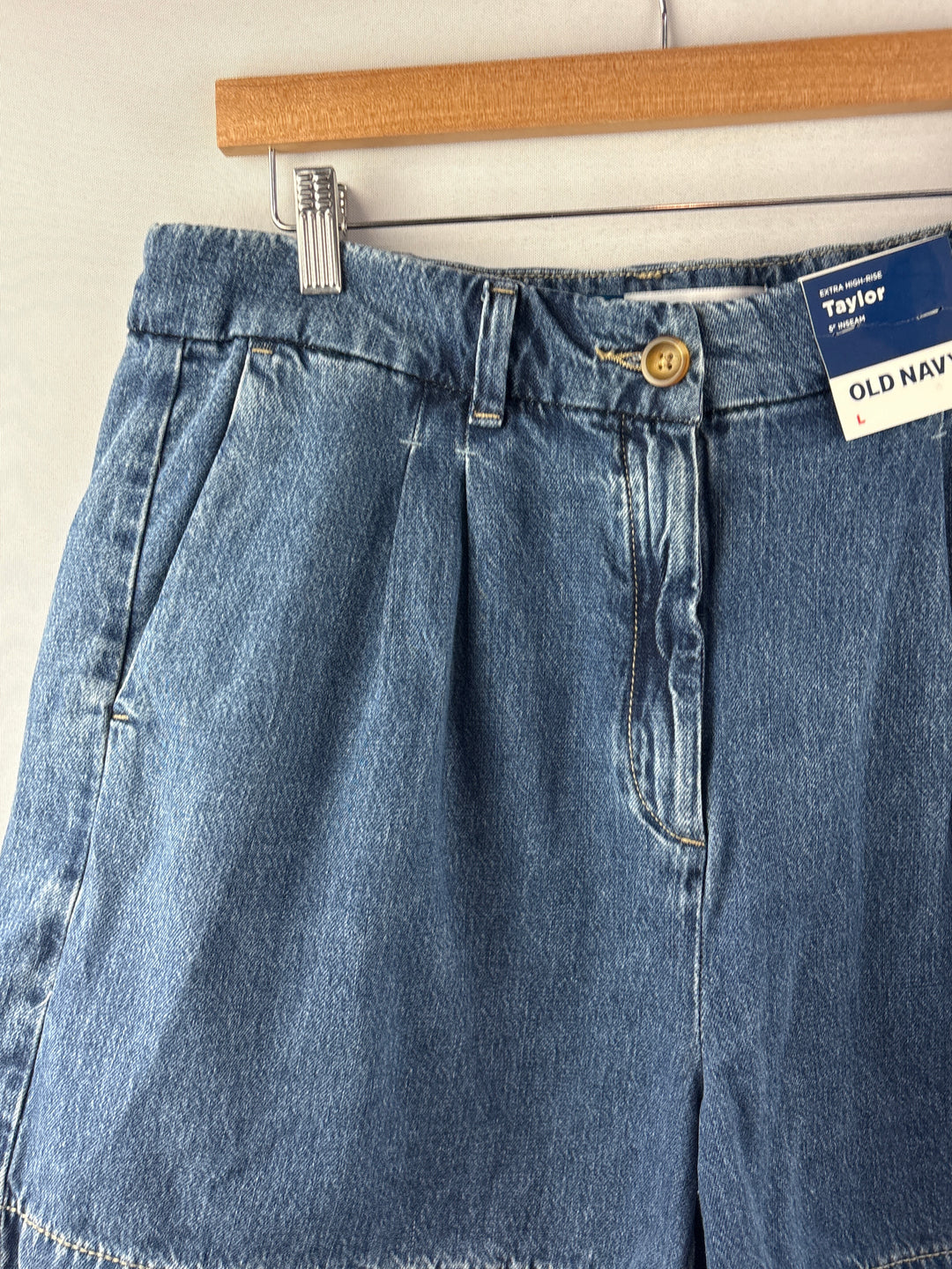 Women’s Old Navy Large Medium Wash Blue High-Rise Denim Shorts