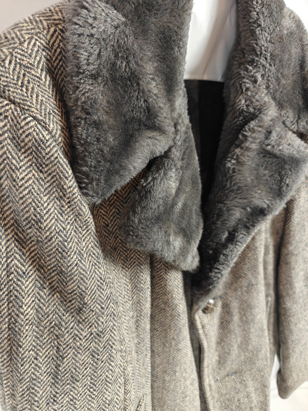 Mens Aberdeen Herringbone Tweed Coat Gray Brown Faux Fur Collar Size Unknown