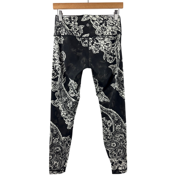 Women’s LuluLemon Size 8 Black & White Floral Sports Leggings