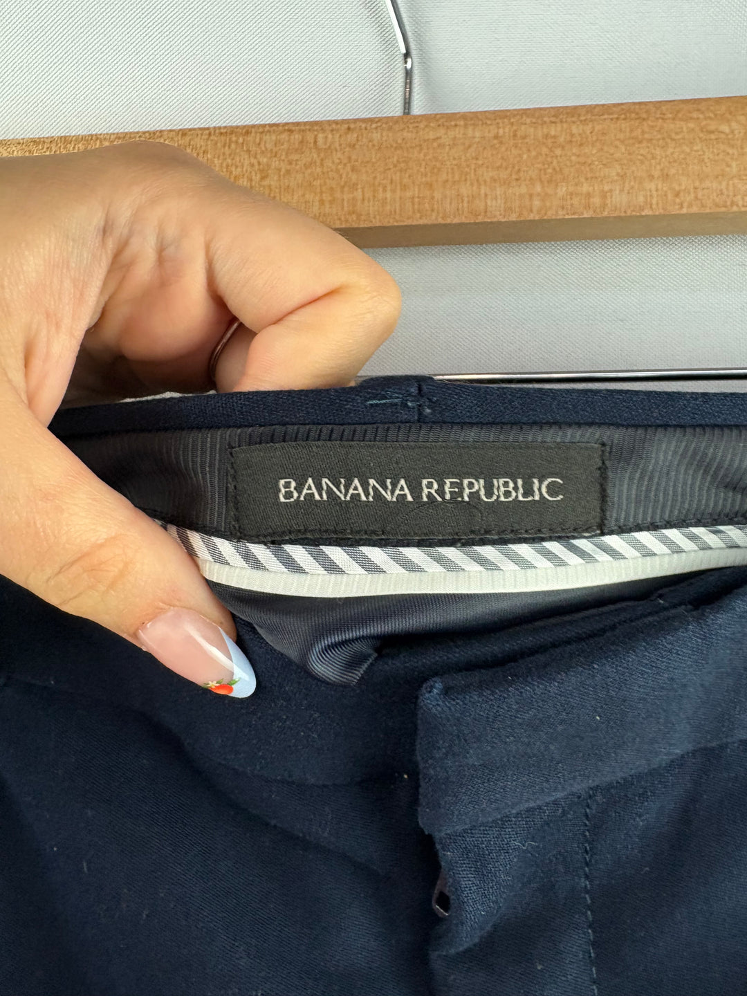 Women’s Banana Republic Size 6 Navy Blue Capri Slacks